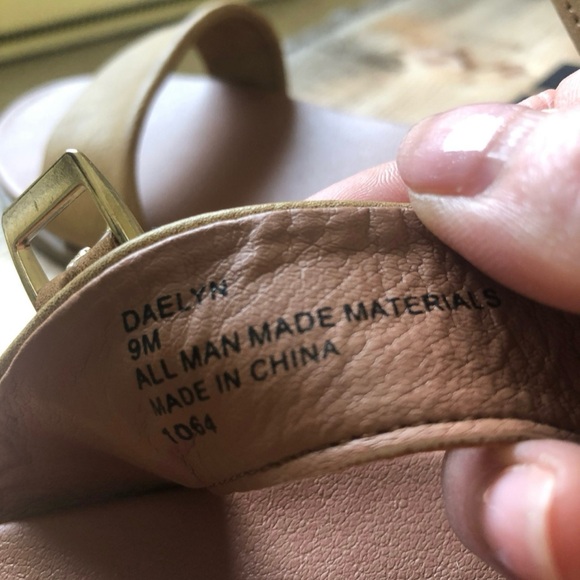 Steve Madden Tan Sandals Size 9 - Picture 7 of 9